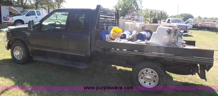 image for item CD9392 2000 Ford F250 Super Duty SuperCab flatbed pickup truck