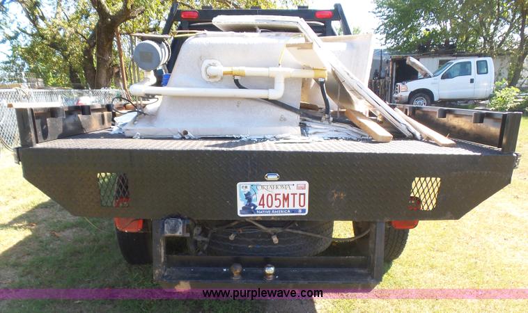 image for item CD9392 2000 Ford F250 Super Duty SuperCab flatbed pickup truck