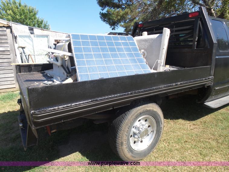 image for item CD9392 2000 Ford F250 Super Duty SuperCab flatbed pickup truck