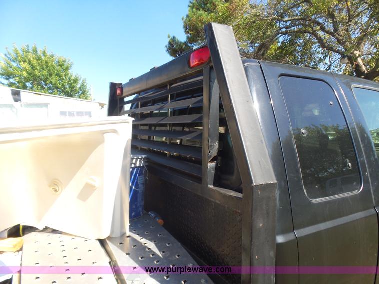 image for item CD9392 2000 Ford F250 Super Duty SuperCab flatbed pickup truck