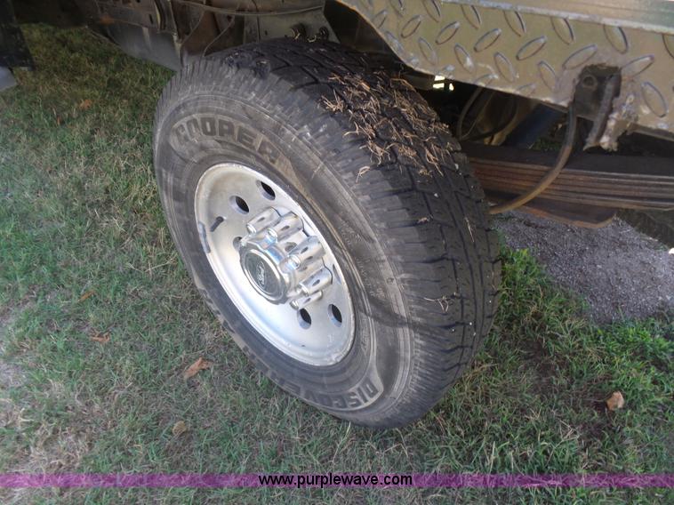 image for item CD9392 2000 Ford F250 Super Duty SuperCab flatbed pickup truck