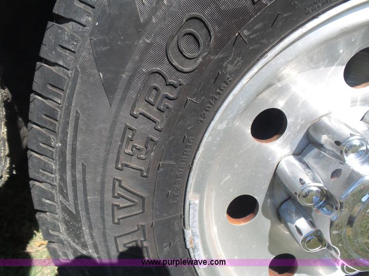 image for item CD9392 2000 Ford F250 Super Duty SuperCab flatbed pickup truck