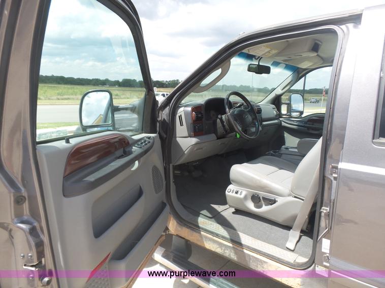 image for item CD9407 2006 Ford F250 Super Duty Crew Cab pickup truck