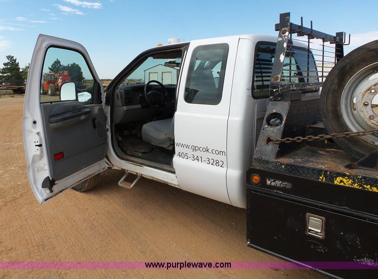 image for item DB4503 2002 Ford F550 SuperCab flatbed truck