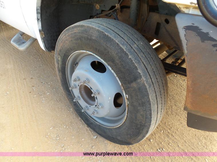 image for item DB4503 2002 Ford F550 SuperCab flatbed truck