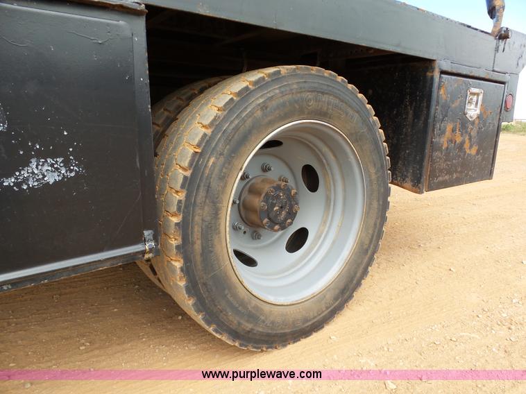 image for item DB4503 2002 Ford F550 SuperCab flatbed truck