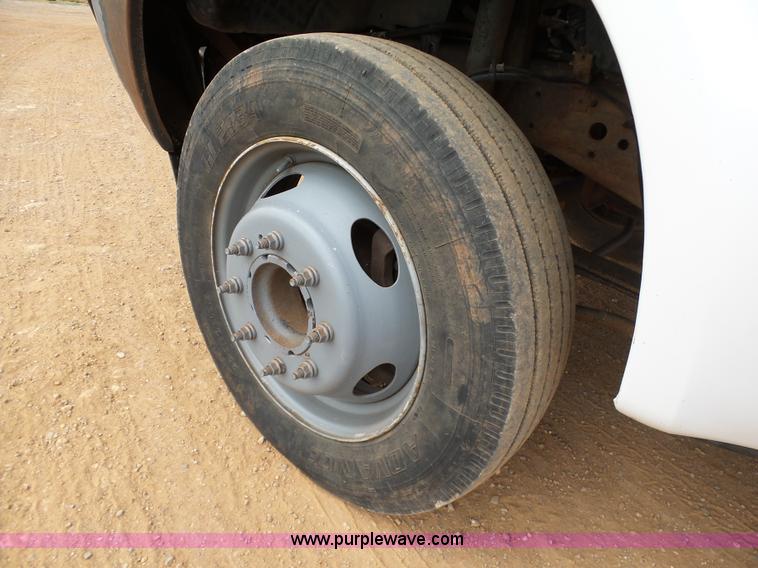 image for item DB4503 2002 Ford F550 SuperCab flatbed truck