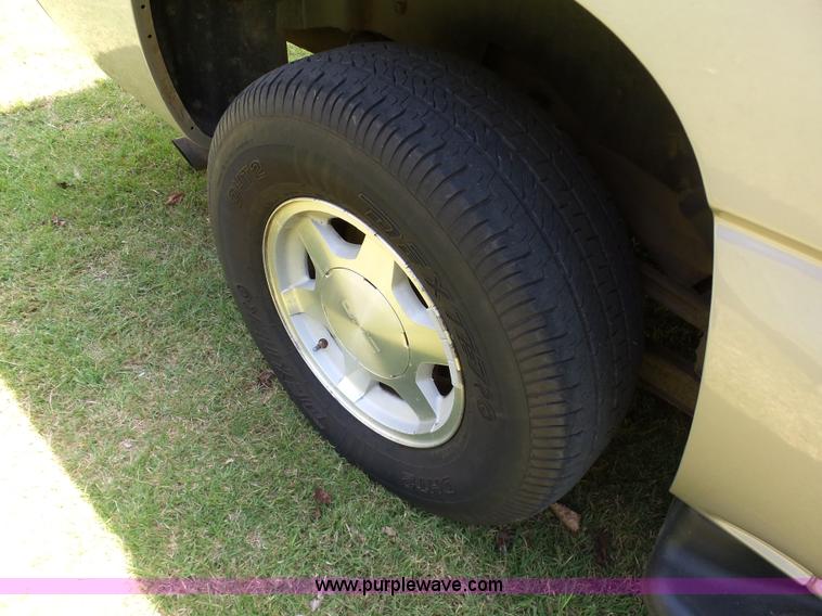 image for item DB4510 2006 GMC Yukon 1500 XL SUV