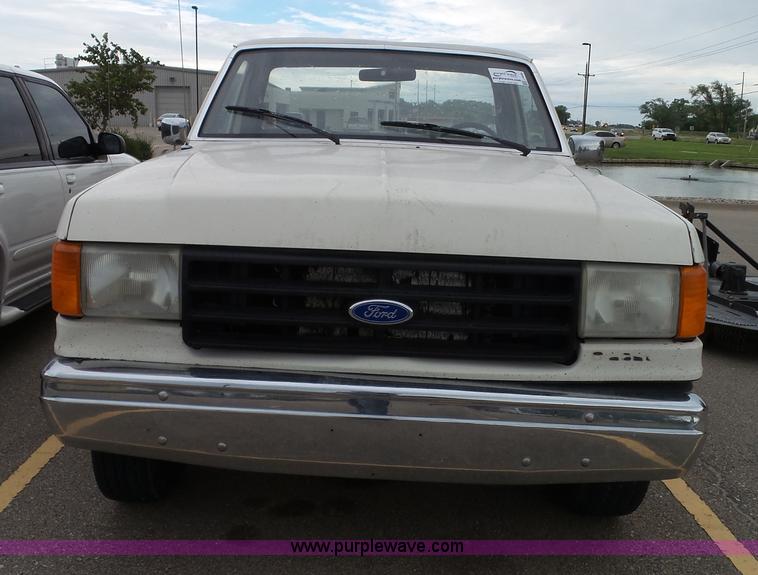 image for item J4808 1988 Ford F250 HD Custom pickup truck