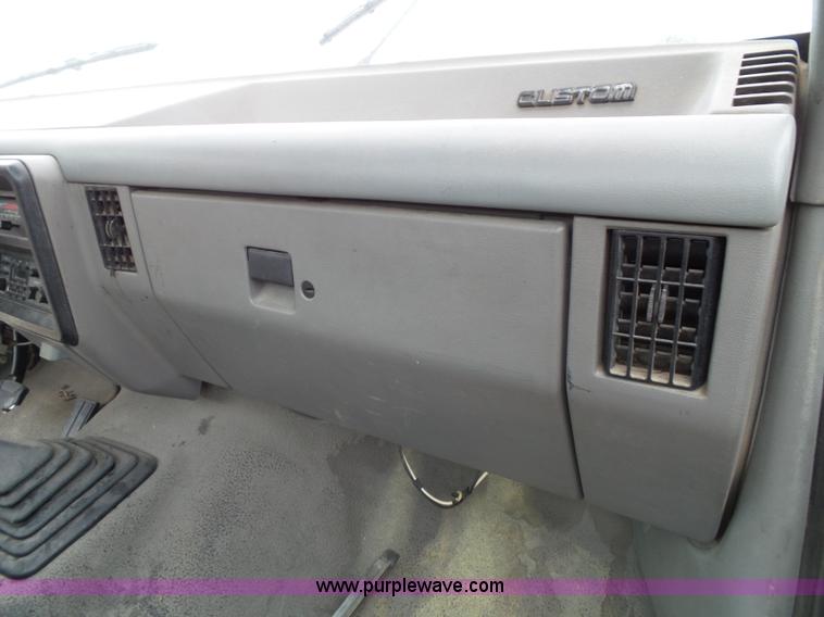 image for item J4808 1988 Ford F250 HD Custom pickup truck