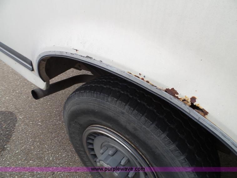 image for item J4808 1988 Ford F250 HD Custom pickup truck