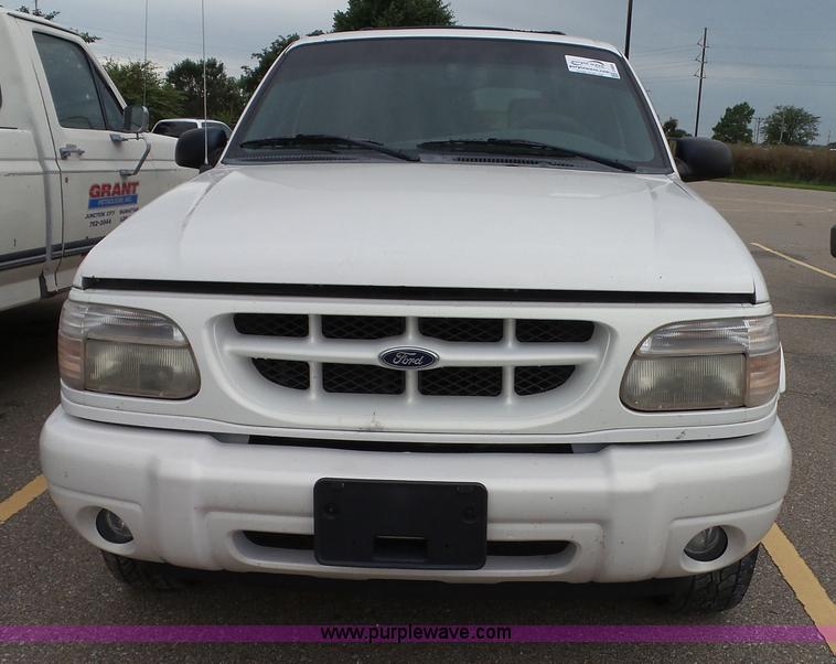 image for item J4809 2000 Ford Explorer Limited SUV