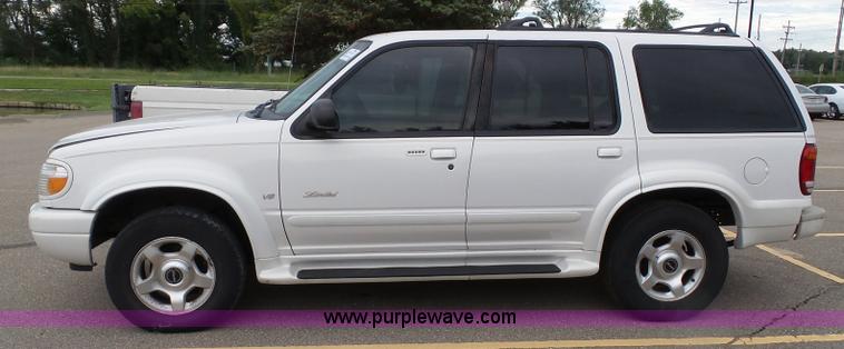 image for item J4809 2000 Ford Explorer Limited SUV