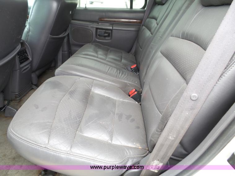 image for item J4809 2000 Ford Explorer Limited SUV