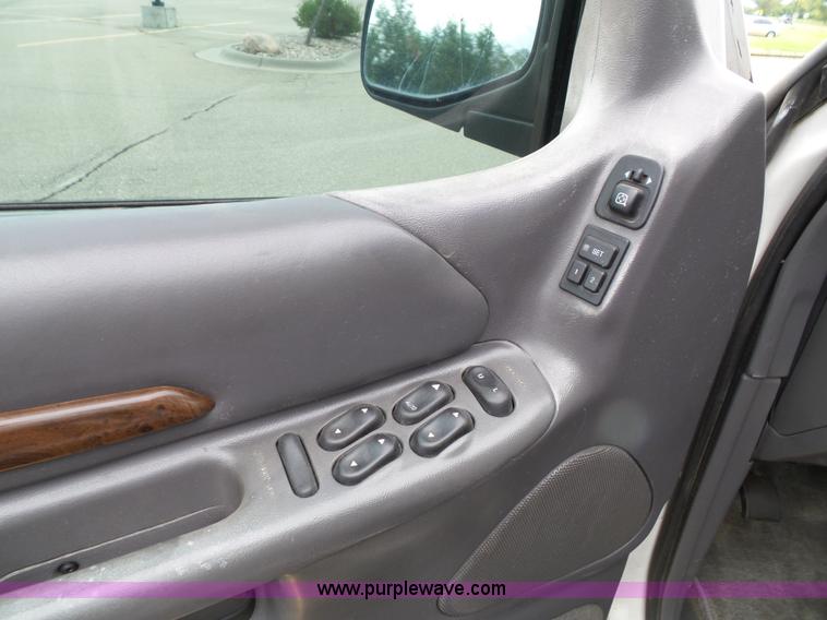 image for item J4809 2000 Ford Explorer Limited SUV