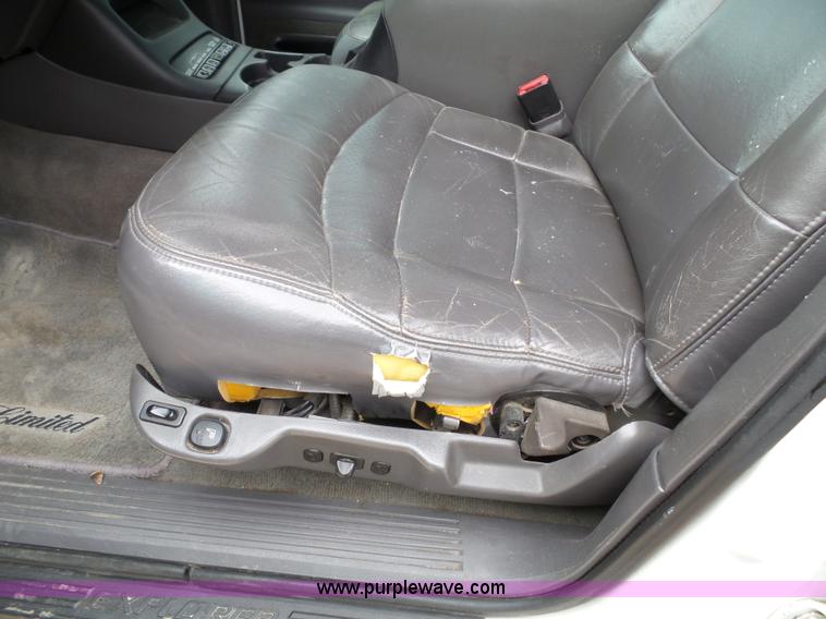 image for item J4809 2000 Ford Explorer Limited SUV