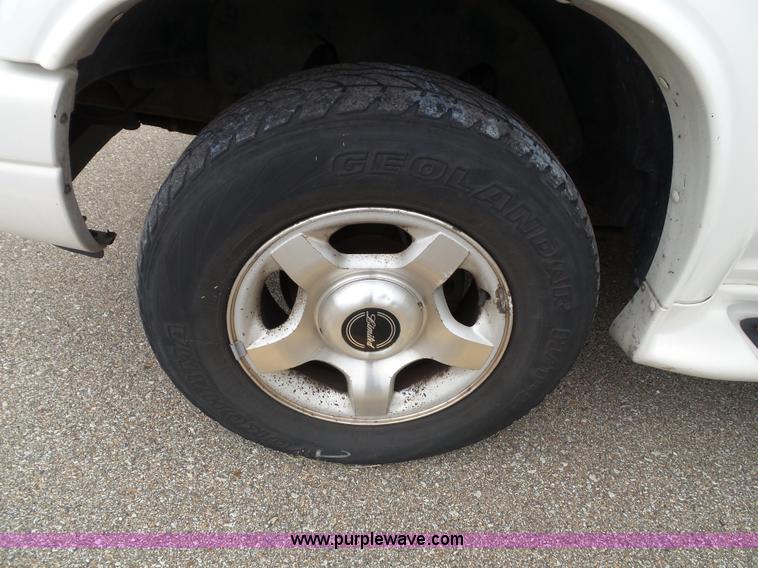 image for item J4809 2000 Ford Explorer Limited SUV