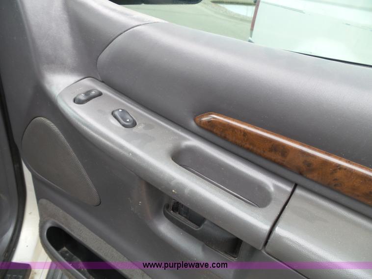image for item J4809 2000 Ford Explorer Limited SUV