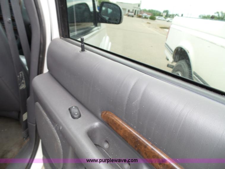 image for item J4809 2000 Ford Explorer Limited SUV