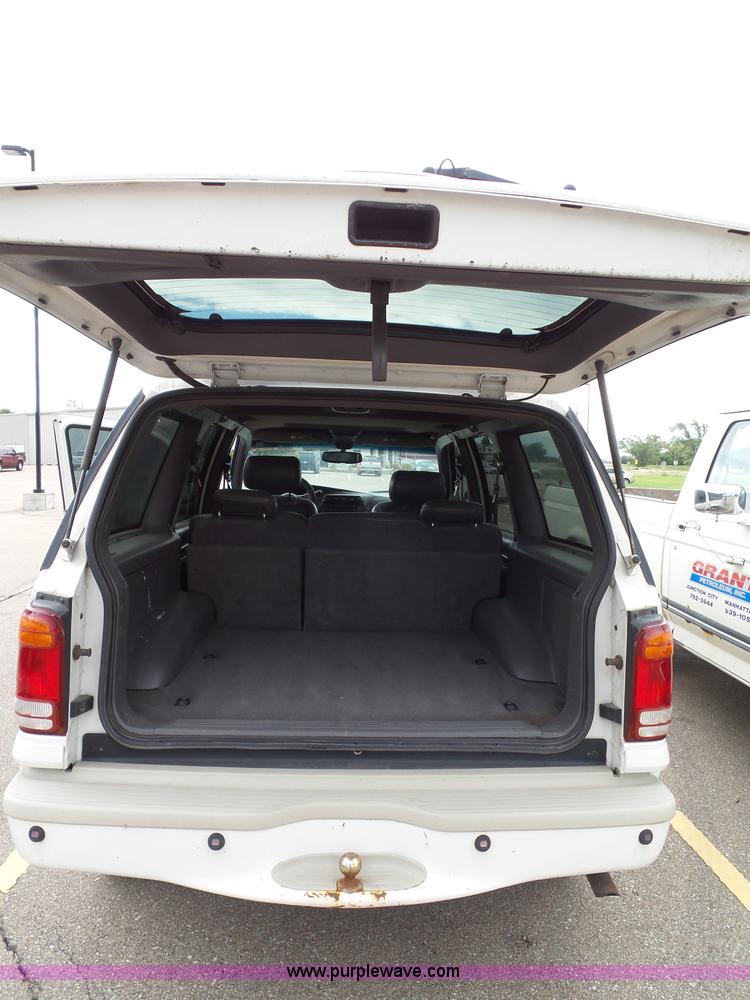 image for item J4809 2000 Ford Explorer Limited SUV