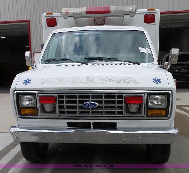 image for item J4816 1991 Ford Econoline E350 ambulance