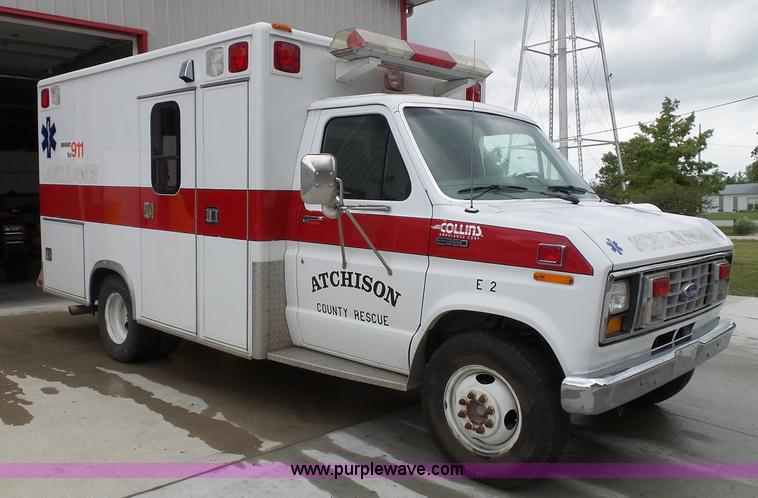 image for item J4816 1991 Ford Econoline E350 ambulance