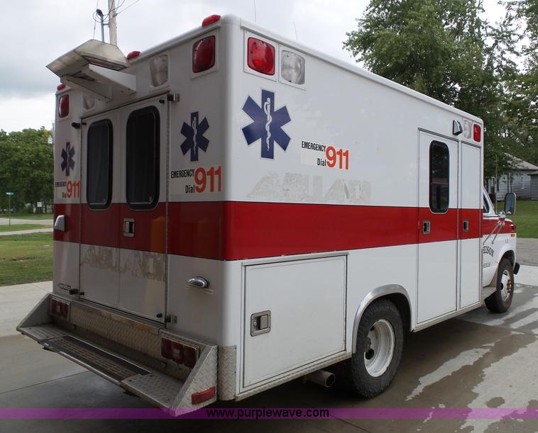 image for item J4816 1991 Ford Econoline E350 ambulance