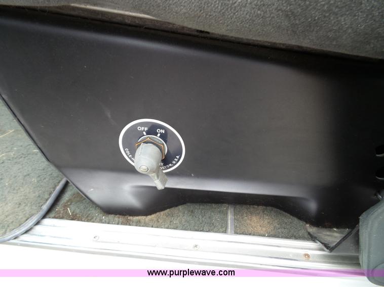 image for item J4816 1991 Ford Econoline E350 ambulance