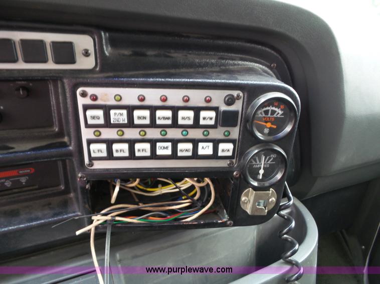 image for item J4816 1991 Ford Econoline E350 ambulance