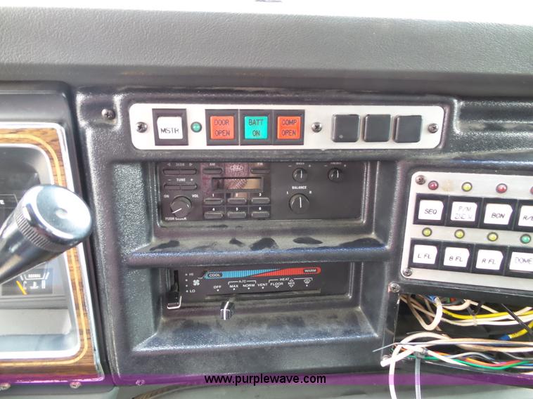 image for item J4816 1991 Ford Econoline E350 ambulance