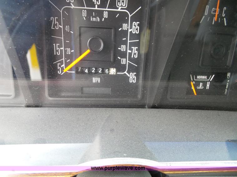 image for item J4816 1991 Ford Econoline E350 ambulance