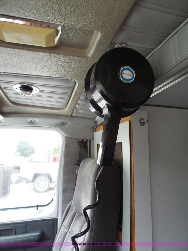 image for item J4816 1991 Ford Econoline E350 ambulance