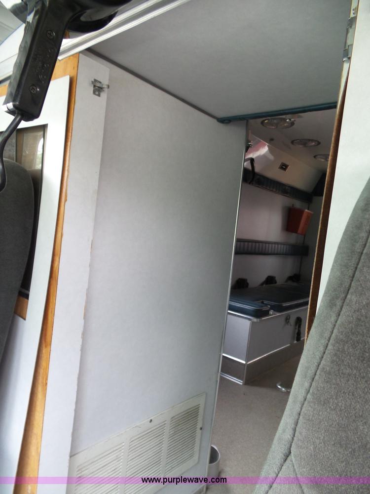 image for item J4816 1991 Ford Econoline E350 ambulance