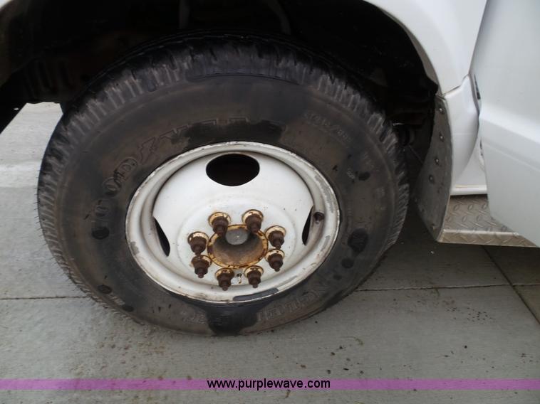 image for item J4816 1991 Ford Econoline E350 ambulance