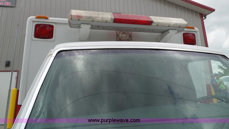 image for item J4816 1991 Ford Econoline E350 ambulance
