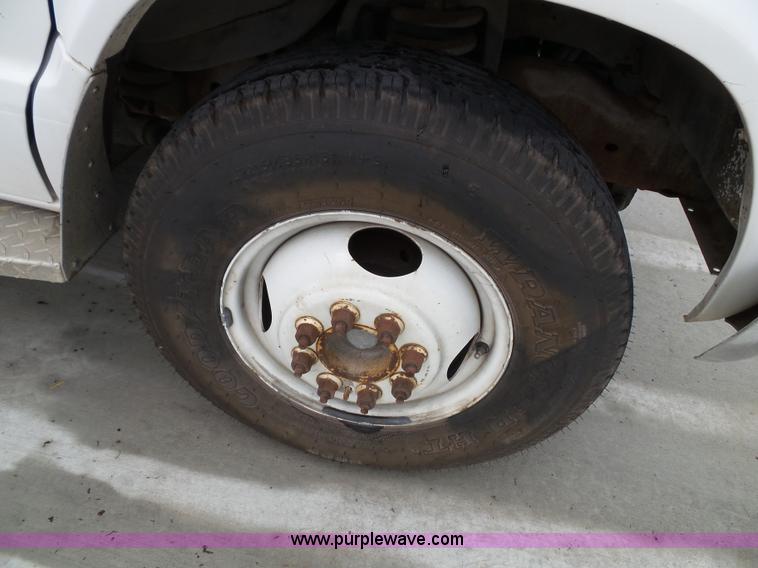 image for item J4816 1991 Ford Econoline E350 ambulance