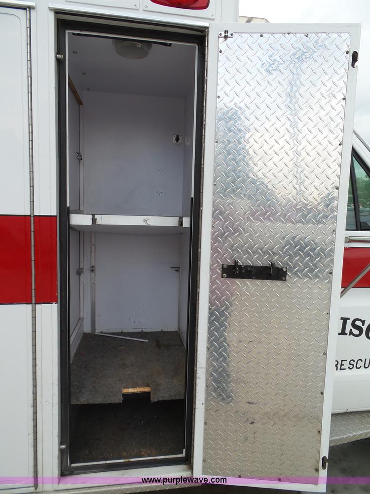 image for item J4816 1991 Ford Econoline E350 ambulance