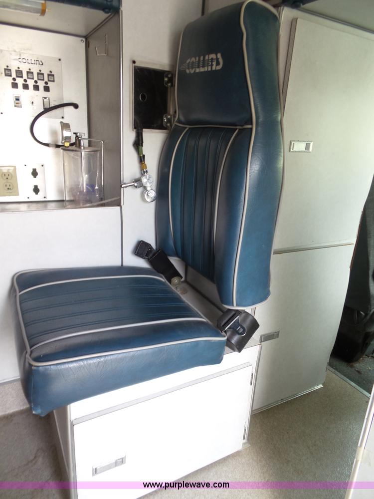 image for item J4816 1991 Ford Econoline E350 ambulance