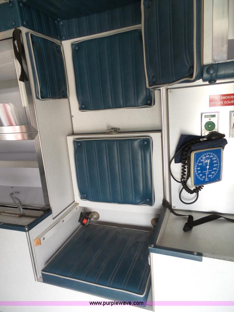 image for item J4816 1991 Ford Econoline E350 ambulance