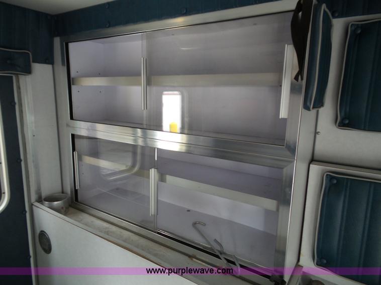 image for item J4816 1991 Ford Econoline E350 ambulance