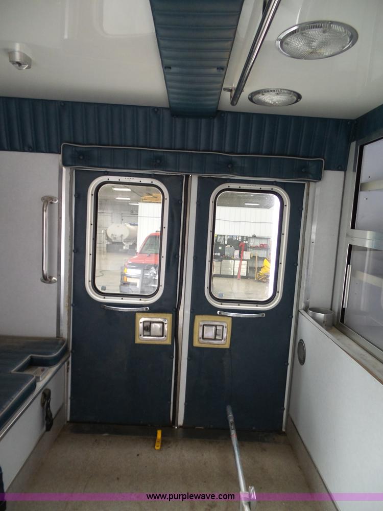 image for item J4816 1991 Ford Econoline E350 ambulance