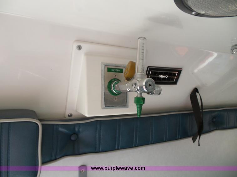 image for item J4816 1991 Ford Econoline E350 ambulance