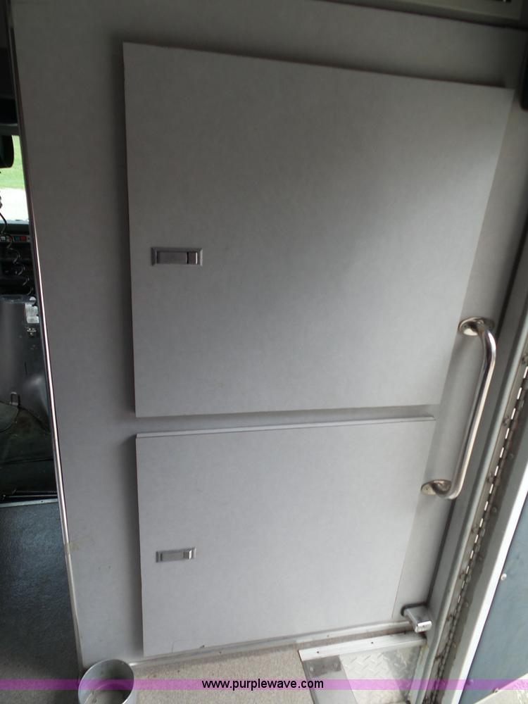 image for item J4816 1991 Ford Econoline E350 ambulance