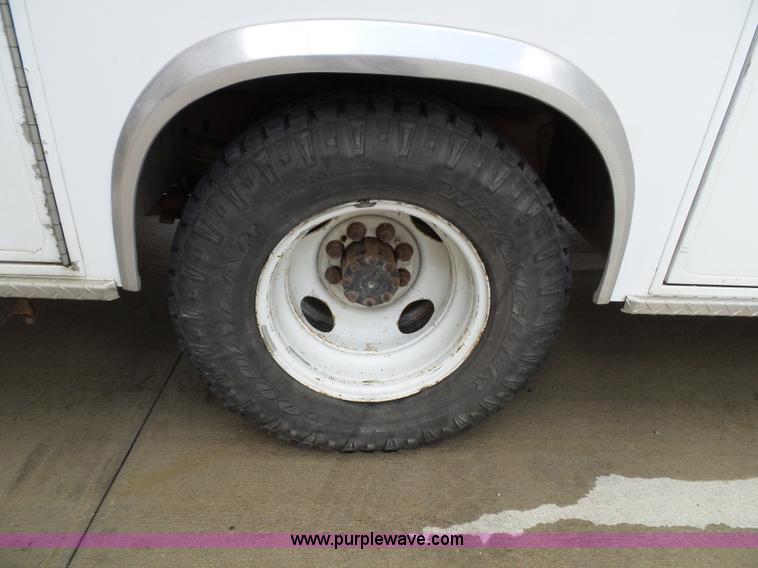 image for item J4816 1991 Ford Econoline E350 ambulance