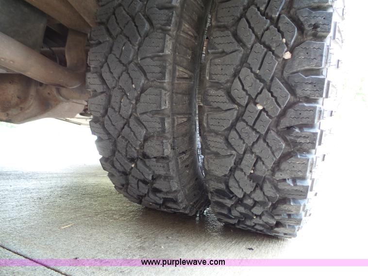 image for item J4816 1991 Ford Econoline E350 ambulance