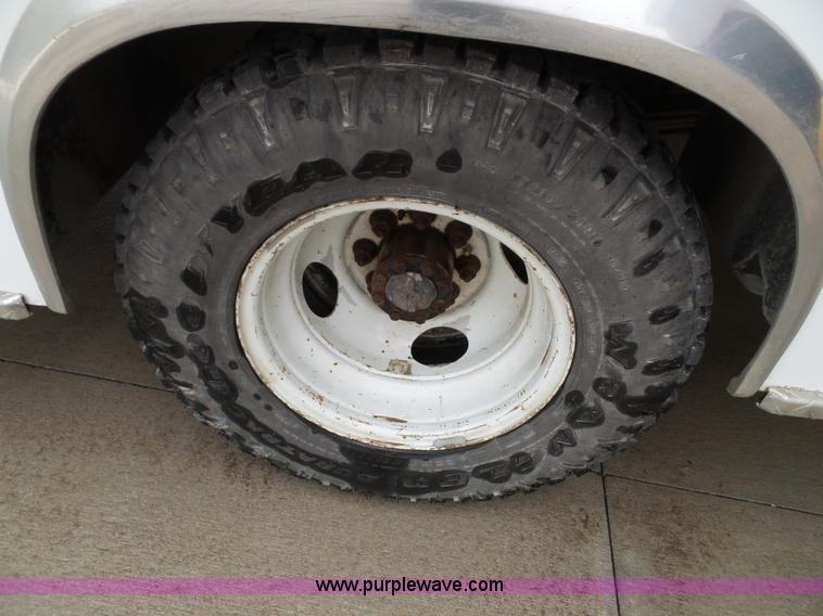 image for item J4816 1991 Ford Econoline E350 ambulance