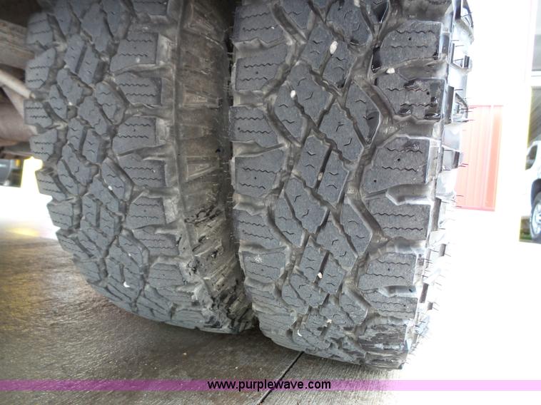 image for item J4816 1991 Ford Econoline E350 ambulance