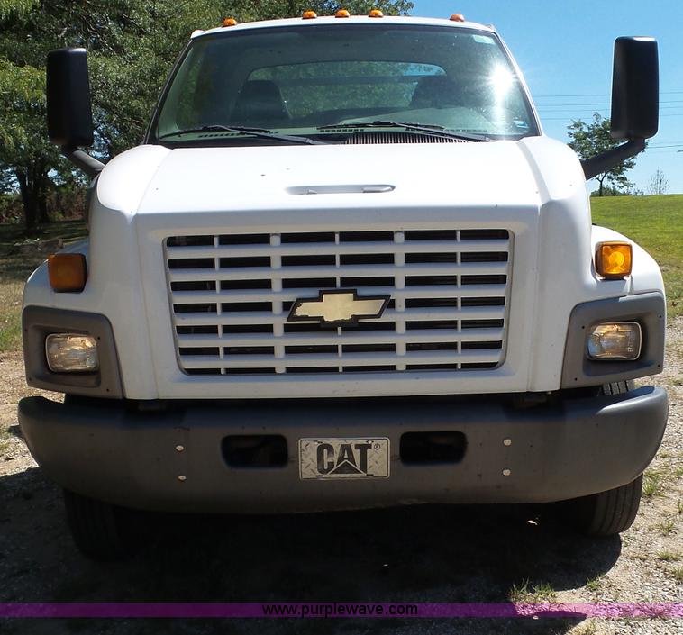 image for item J4821 2006 Chevrolet C6500 flatbed truck