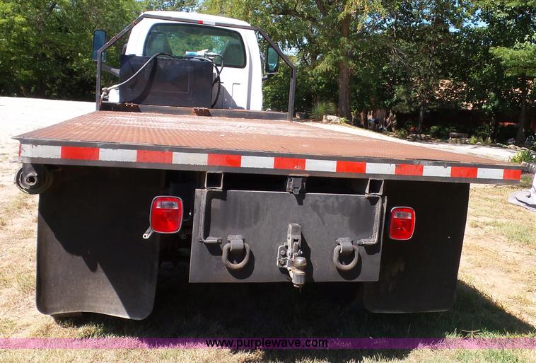 image for item J4821 2006 Chevrolet C6500 flatbed truck