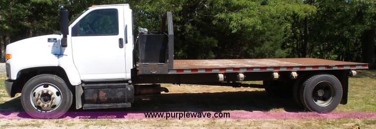 image for item J4821 2006 Chevrolet C6500 flatbed truck